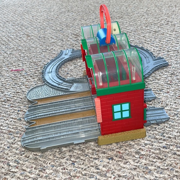 THOMAS THE TRAIN TAKE AND PLAY KNAPFORD STATION COMPLETE TRACK TALKING LIGHTS - Picture 4 of 5